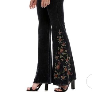 T Party Flare Yoga Pant Embroidered Black Stone Wash